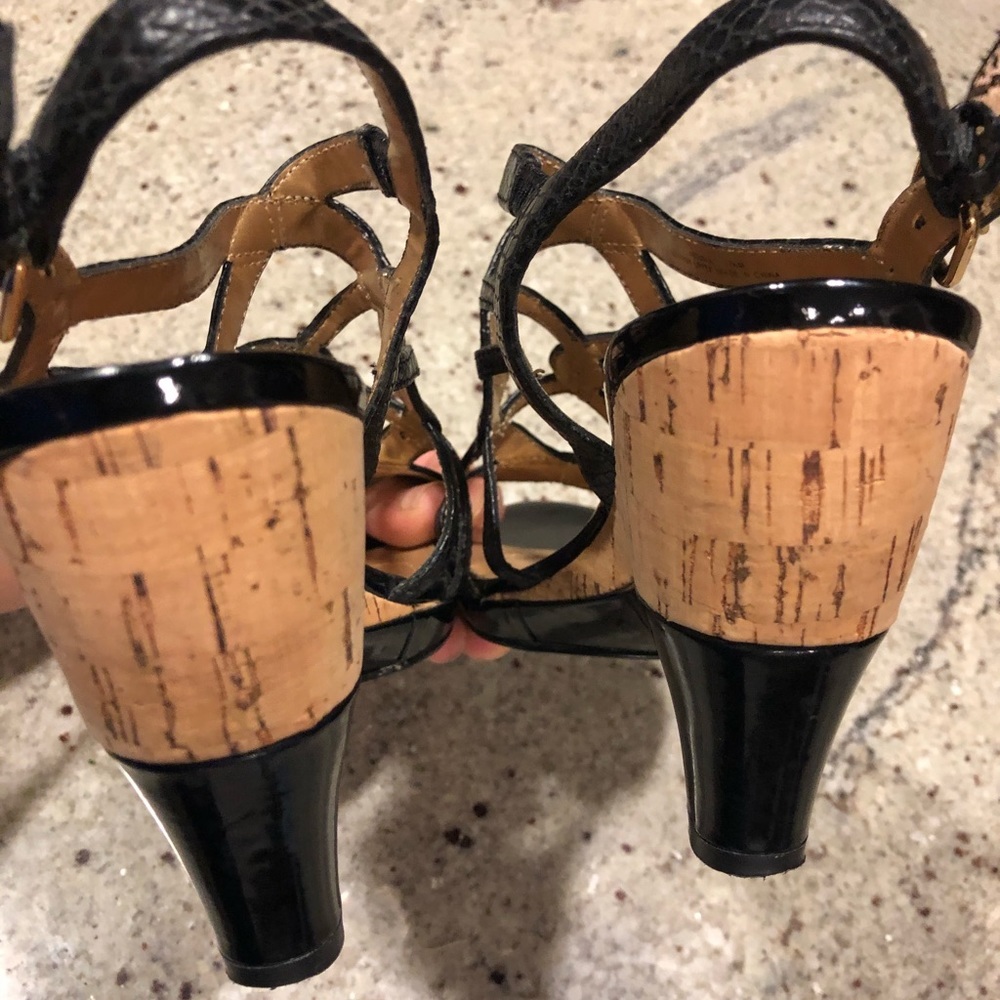 Tahari Petunia Beautiful Leather Sandals - Picture 5 of 8